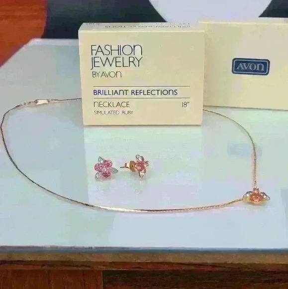 Avon vintage simulated Ruby necklace earrings set front 80s Gold tone with rubie - Picture 16 of 17